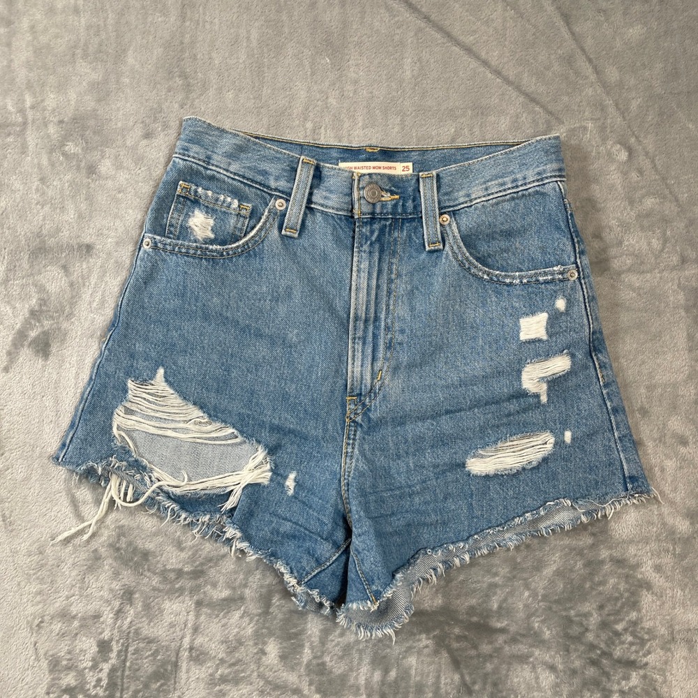 Levis Shorts Size 25 High Waisted Mom‎ Blue Distressed Denim Raw Hem Medium Wash